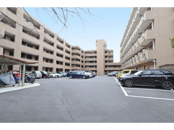 ベルグ グランデ鷺沼 駐車場