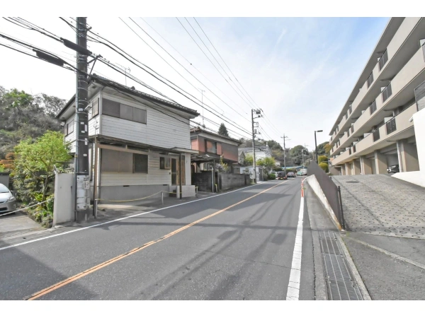 たまプラーザ西パーク・ホームズ 前面道路