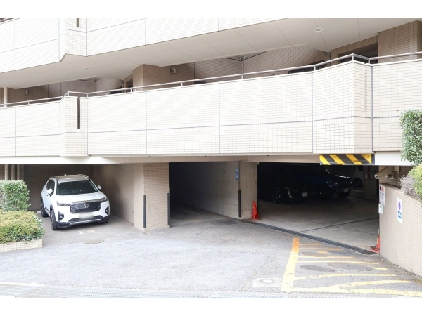 カベール梶ヶ谷 駐車場