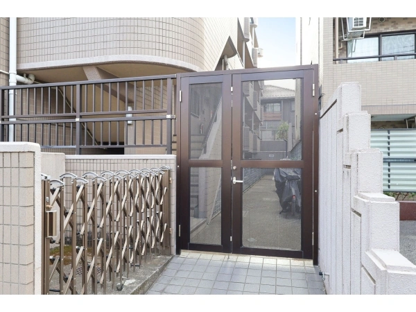 プランドール梶ヶ谷 敷地内