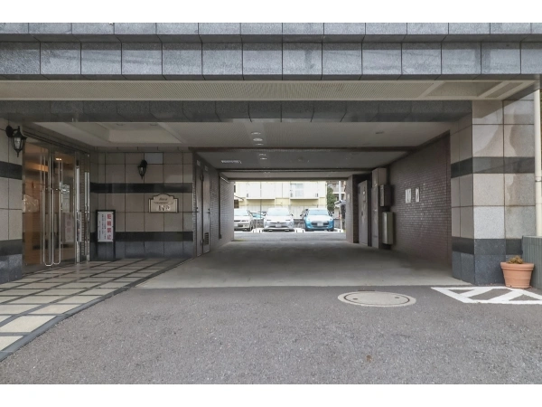 日神パレステージ鶴間南 駐車場