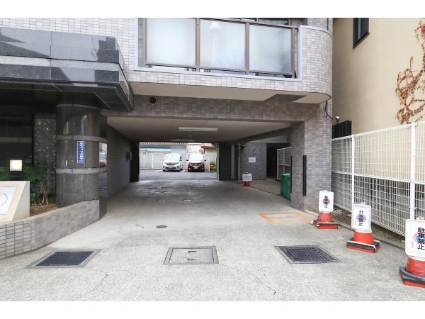 サンケイパレス鶴間 駐車場