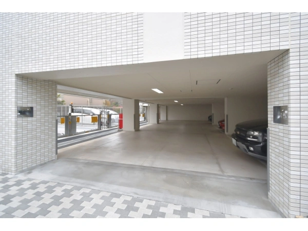 ブランズ甲子園若草町  駐車場