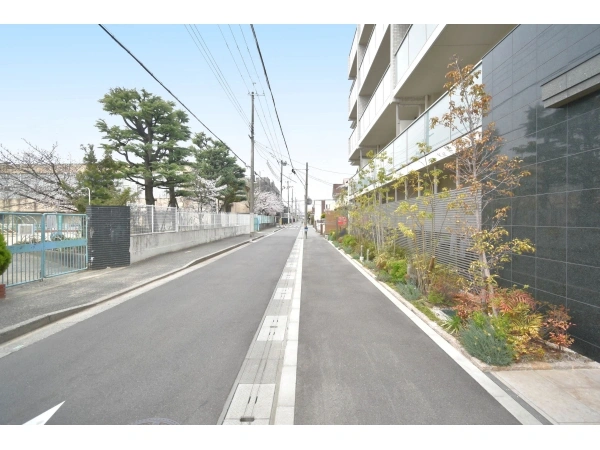 ブランズ甲子園若草町  前面道路