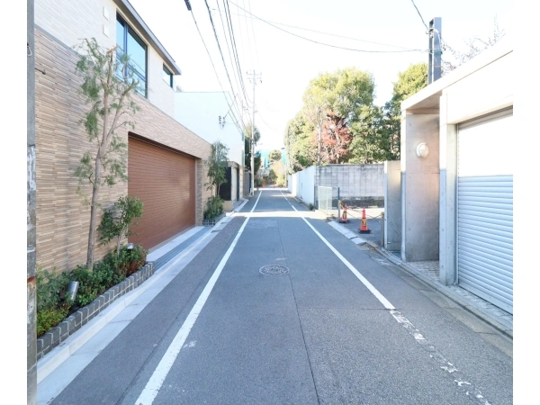 リリーゼ目白近衛町 前面道路