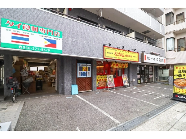 南林間駅前ハイツ 駐車場