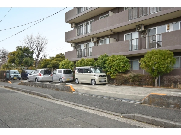 サンクレア藤沢 駐車場
