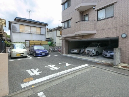 グランシャリオ府中弐番館 駐車場