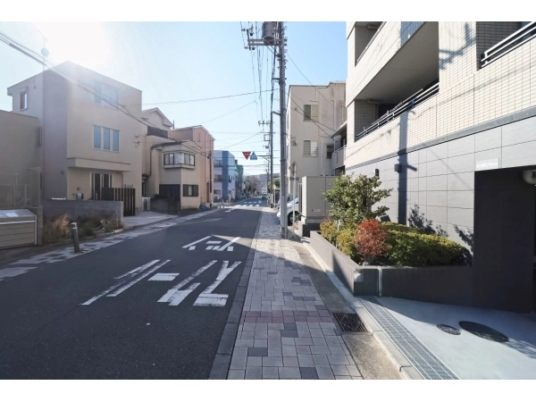 プロミライズ横浜井土ケ谷  アプローチ