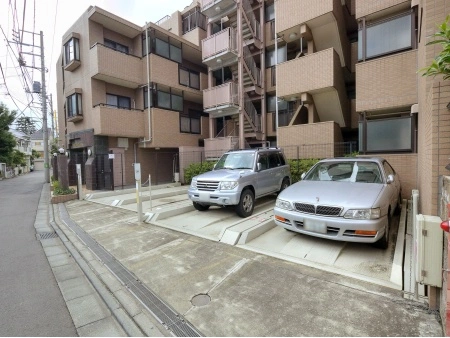 クリオ調布弐番館 駐車場