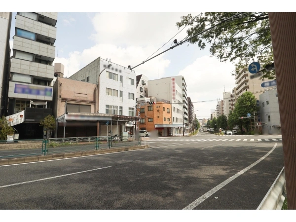 パークホームズ横浜反町  前面道路