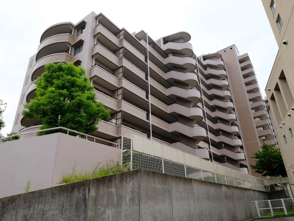 コート甲子園南 外観（4番館）