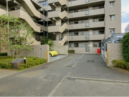 サーパス南町田 駐車場