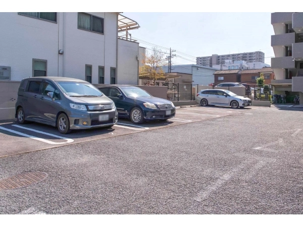 コスモ大宮加茂宮 駐車場