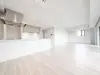 【東京都/渋谷区大山町】ザ・パークハウス代々木大山レジデンス 2面採光設計採用、約20.1帖のLD空間。採光面積が広く、洗練された一体感と開放感を創出します。