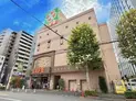 【東京都/千代田区神田和泉町】ルネ神田和泉町 ライフ神田和泉町店(現地より約200m):3フロアからなる千代田区有数の規模のスーパーです。
建物内にクリーニング店もあります。
