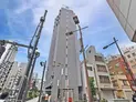 【東京都/台東区雷門1丁目】ライジングプレイス浅草 外観:写真中央グレーの建物