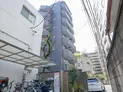 【東京都/文京区本郷1丁目】クレアシオン後楽園 外観:中央グレーの建物