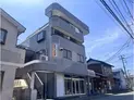 【千葉県/船橋市本中山7丁目】船橋市本中山7丁目 一棟マンション 外観:写真中央の建物(4階建)