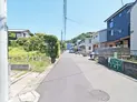 【神奈川県/鎌倉市玉縄1丁目】鎌倉市玉縄1丁目 一棟アパート 前面道路:現地入口は左側