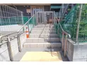 【神奈川県/横浜市鶴見区東寺尾6丁目】横浜市 鶴見区東寺尾6丁目 事務所(一棟) 敷地内:階段