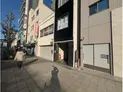 【大阪府/大阪市北区天神橋4丁目】大阪市北区天神橋4丁目 一棟ビル 外観:写真中央黒い建物