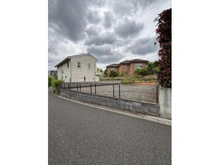 【東京都/稲城市若葉台】稲城市若葉台四丁目　土地 本物件（北東側道路上から撮影）