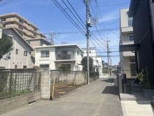 【東京都/狛江市岩戸南】狛江市岩戸南二丁目 土地 前面道路含む外観（南側から撮影）