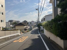 【神奈川県/横浜市青葉区藤が丘】横浜市青葉区藤が丘一丁目 南東側からみた前面道路