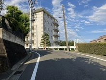 【神奈川県/横浜市青葉区藤が丘】横浜市青葉区藤が丘一丁目 南西側からみた前面道路