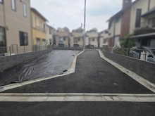 【東京都/目黒区東が丘】目黒区東が丘一丁目A区画 現地：4区画全景※4ｍ公道上から撮影(2025年8月撮影)