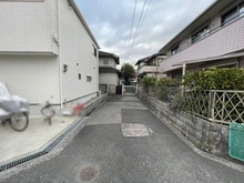 【兵庫県/伊丹市安堂寺町】伊丹市安堂寺町六丁目建物付き土地 東側通路（幅員約3.9ｍ）