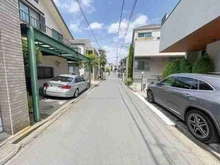 【東京都/世田谷区松原】東京都世田谷区松原4丁目 前面道路含む外観