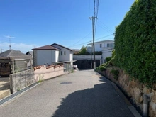 【兵庫県/西宮市苦楽園一番町】兵庫県西宮市苦楽園一番町 前面道路含む外観
