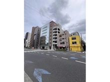 【東京都/台東区浅草橋】台東区浅草橋三丁目　土地 現地（古家あり）：写真右側（黄色の建物部分）