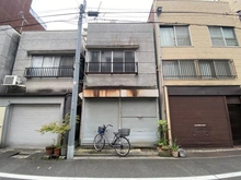 【東京都/台東区清川】台東区清川二丁目　土地 現地（古家あり）：写真中央