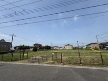 【埼玉県/北足立郡伊奈町西小針】埼玉県北足立郡伊奈町西小針2丁目　3区画 なつつばき公園（現地より約90m）