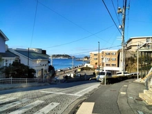 【神奈川県/鎌倉市七里ガ浜】鎌倉市七里ガ浜2丁目　古屋付土地 周辺の街並み（現地より約180m）