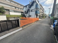 【神奈川県/横浜市神奈川区浦島丘】横浜市神奈川区浦島丘　土地 現地：現地写真　土地と道路とは平坦です。