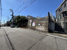 【神奈川県/横浜市鶴見区下末吉】横浜市鶴見区下末吉5丁目　土地 現地：本物件の擁壁は、購入者様と打合せの上、売主様の負担で解体予定です。