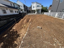 【神奈川県/横浜市鶴見区下末吉】横浜市鶴見区下末吉5丁目　土地 現地：本物件の擁壁は、購入者様と打合せの上、売主様の負担で解体予定です。