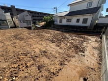 【神奈川県/横浜市鶴見区下末吉】横浜市鶴見区下末吉5丁目　土地 現地：本物件の擁壁は、購入者様と打合せの上、売主様の負担で解体予定です。