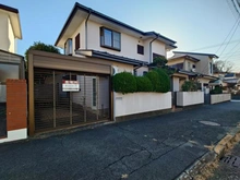 【神奈川県/横浜市栄区桂台南】栄区桂台南2丁目　古家付き売地 現地（古家あり）：外観　間口は約14.0ｍございます