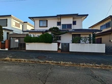 【神奈川県/横浜市栄区桂台南】栄区桂台南2丁目　古家付き売地 現地（古家あり）：外観　間口は約14.0ｍございます