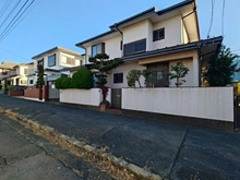 【神奈川県/横浜市栄区桂台南】栄区桂台南2丁目　古家付き売地 現地（古家あり）：外観　間口は約14.0ｍございます