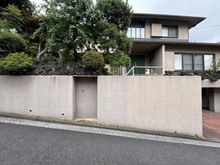 【神奈川県/横浜市保土ケ谷区常盤台】保土ケ谷区常盤台売地2区画（全3区画） 現地（古家あり）：2区画（全３区画）　真ん中