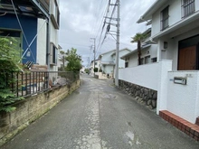 【神奈川県/茅ヶ崎市松が丘】茅ヶ崎市松が丘2丁目　古家付土地 前面道路