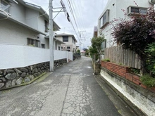 【神奈川県/茅ヶ崎市松が丘】茅ヶ崎市松が丘2丁目　古家付土地 前面道路