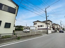 【神奈川県/平塚市虹ケ浜】平塚市虹ケ浜　土地 現地：北側道路から撮影（接道間口約10.8ｍ）
