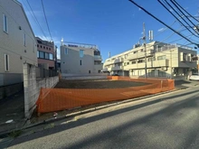 【東京都/新宿区須賀町】新宿区須賀町　D区画 現地：全4区画、奥が対象地